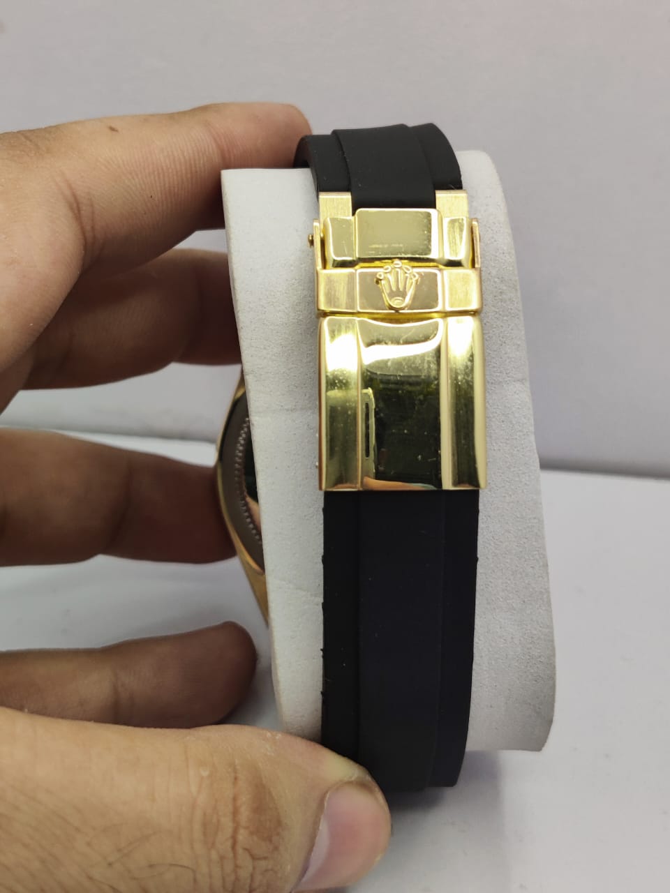 Rolex Cosmograph Daytona – 18K Gold Case, Black Dial & Leather Strap(3 Dial color)